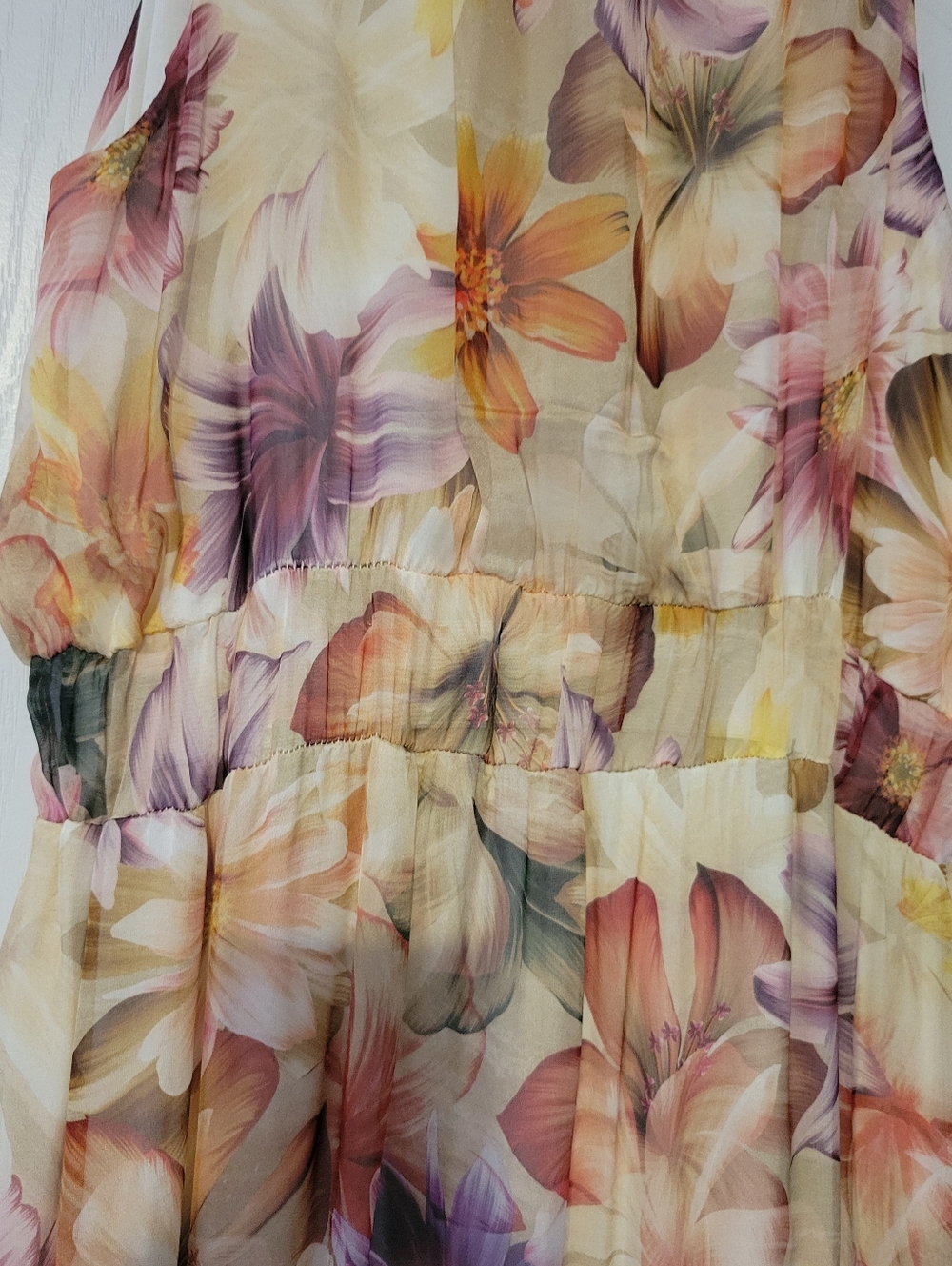 Stunning Floral Halter Midi Dress with Ruffle Hem
Sz. L - Picture 11 of 13